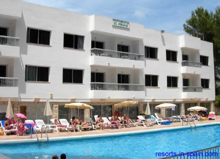 El Pinar apartments and Pool